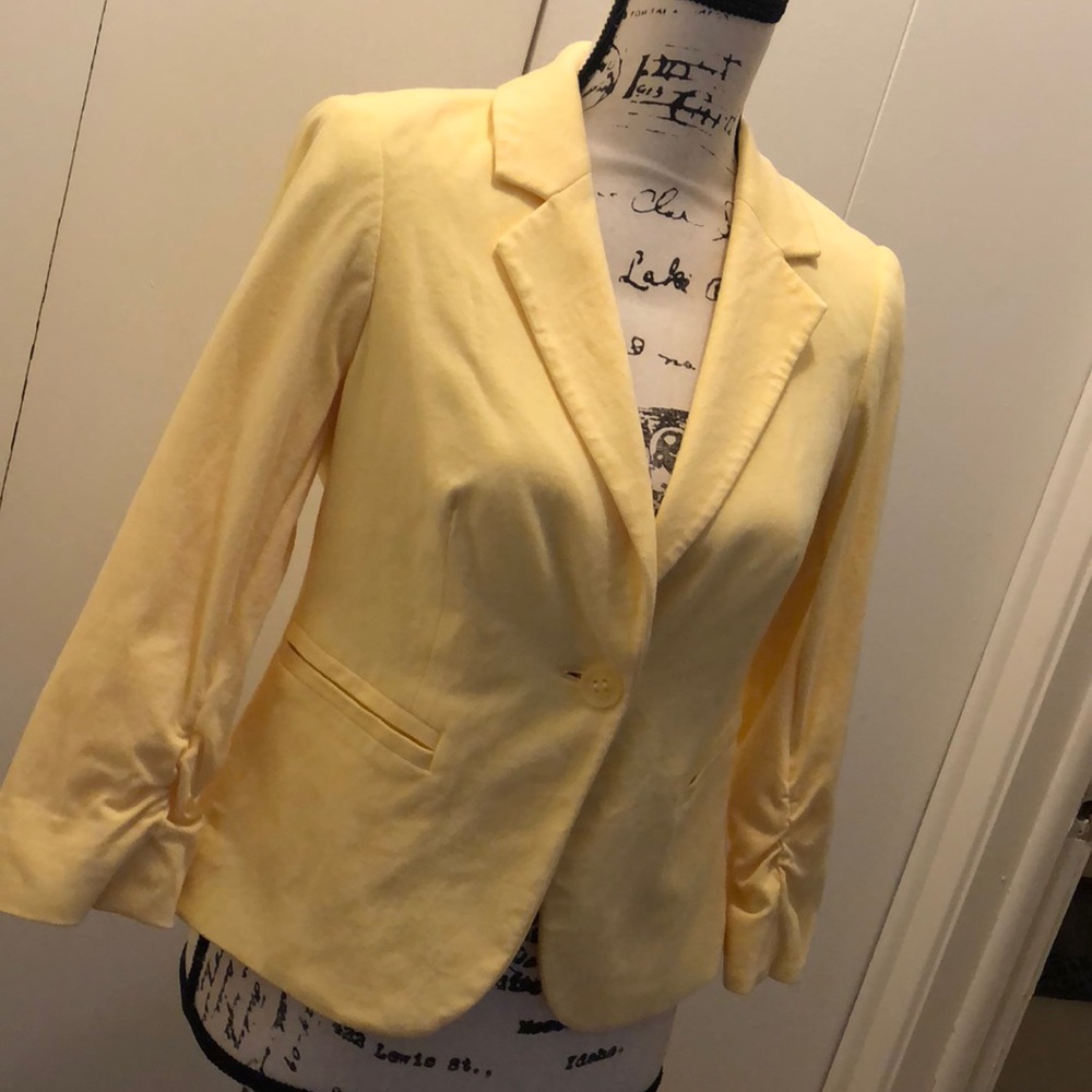 Yellow blazer